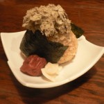 P1050660 具だくさんのおりぎり、肉厚な豊後の梅干しを添えて