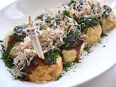 240px-Takoyaki_by_yomi955[1]