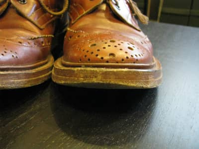 Tricker’s（トリッカーズ）　つま先修理（トライアンフ）、ヒール交換、靴磨き、アンティークシューレース | 靴修理