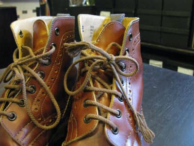 Tricker’s（トリッカーズ）　つま先修理（トライアンフ）、ヒール交換、靴磨き、アンティークシューレース | 靴修理