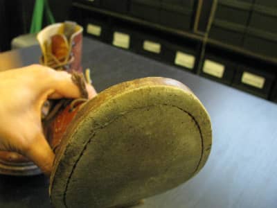 Tricker’s（トリッカーズ）　つま先修理（トライアンフ）、ヒール交換、靴磨き、アンティークシューレース | 靴修理