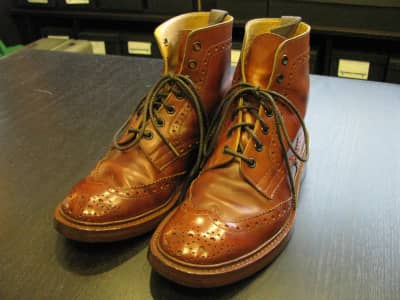 Tricker’s（トリッカーズ）　つま先修理（トライアンフ）、ヒール交換、靴磨き、アンティークシューレース | 靴修理