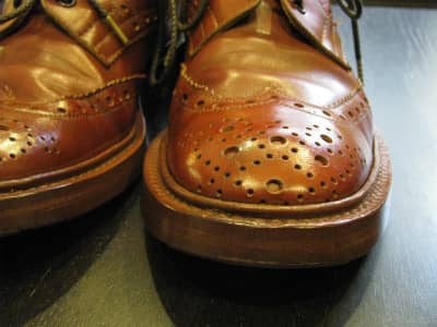 Tricker’s（トリッカーズ）　つま先修理（トライアンフ）、ヒール交換、靴磨き、アンティークシューレース | 靴修理