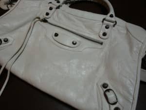 バレンシアガ　エディターズバッグ（BALENCIAGA）　クリーニング＋染め直し | バッグ修理