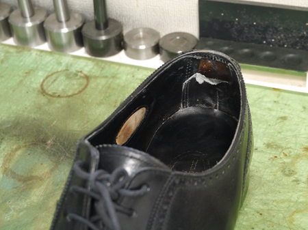カウンターライニング 靴のかかと内側の破れ修理ならスピカへ