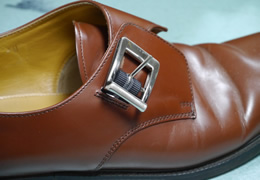 バックルとは 靴の種類や製法 修理に関する用語集