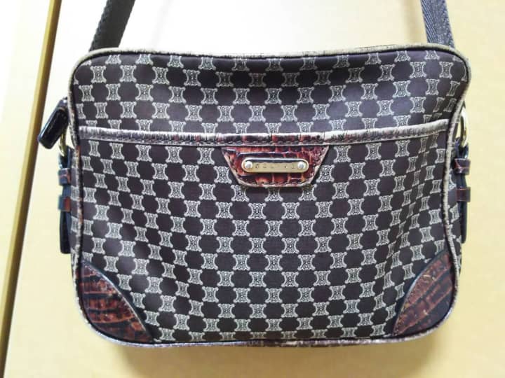 セリーヌ（CELINE）ショルダーバッグ　パイピング交換＋染め直し | バッグ修理