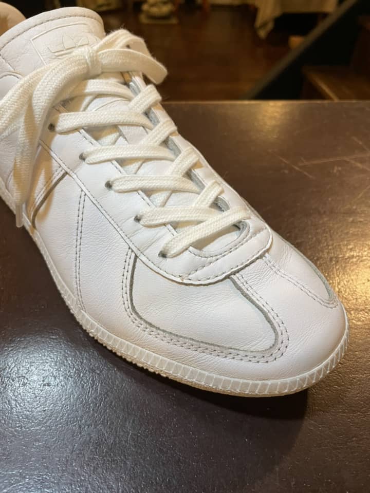 adidas（アディダス）スニーカー　クリーニング＆靴ひも交換 | 靴修理