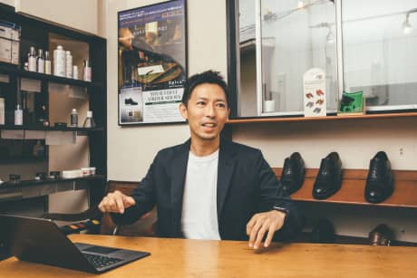 若き日の思い出が染み込む。Spica創業者・手嶋が考える、革製品の魅力。 | スピカのモノ作り