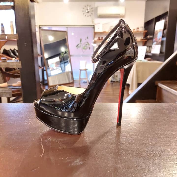 CHRISTIAN LOUBOUTIN（クリスチャンルブタン）婦人靴　ハーフラバーソール補強 | 靴修理
