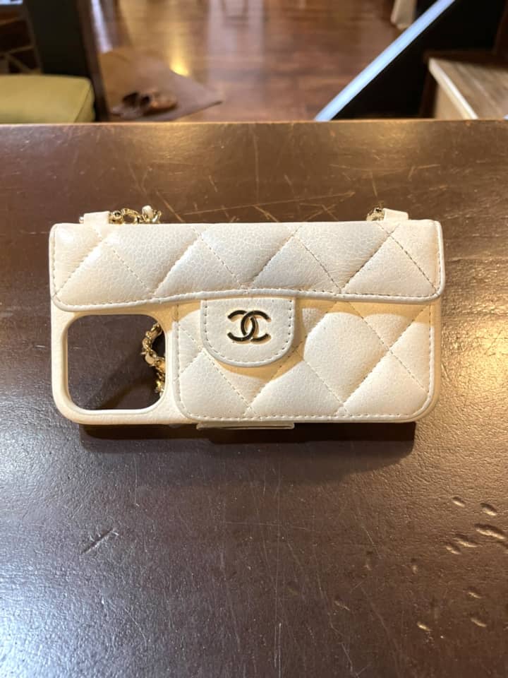 CHANEL（シャネル）スマホケース　クリーニング＆染め直し | 靴修理