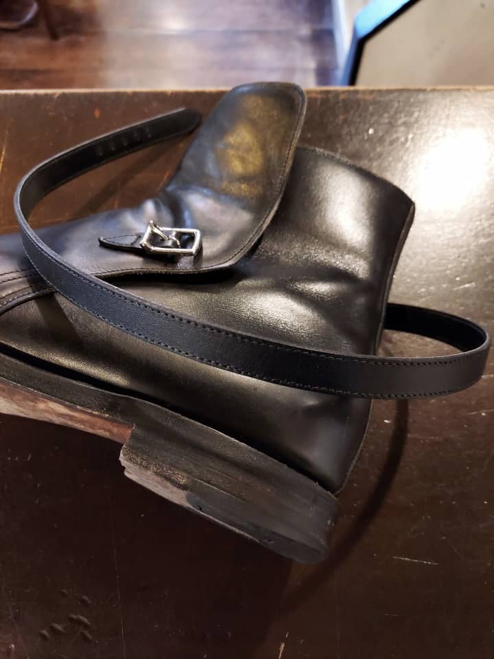 JOHN LOBB（ジョンロブ）チャッカブーツ ベルト作成 | 靴修理