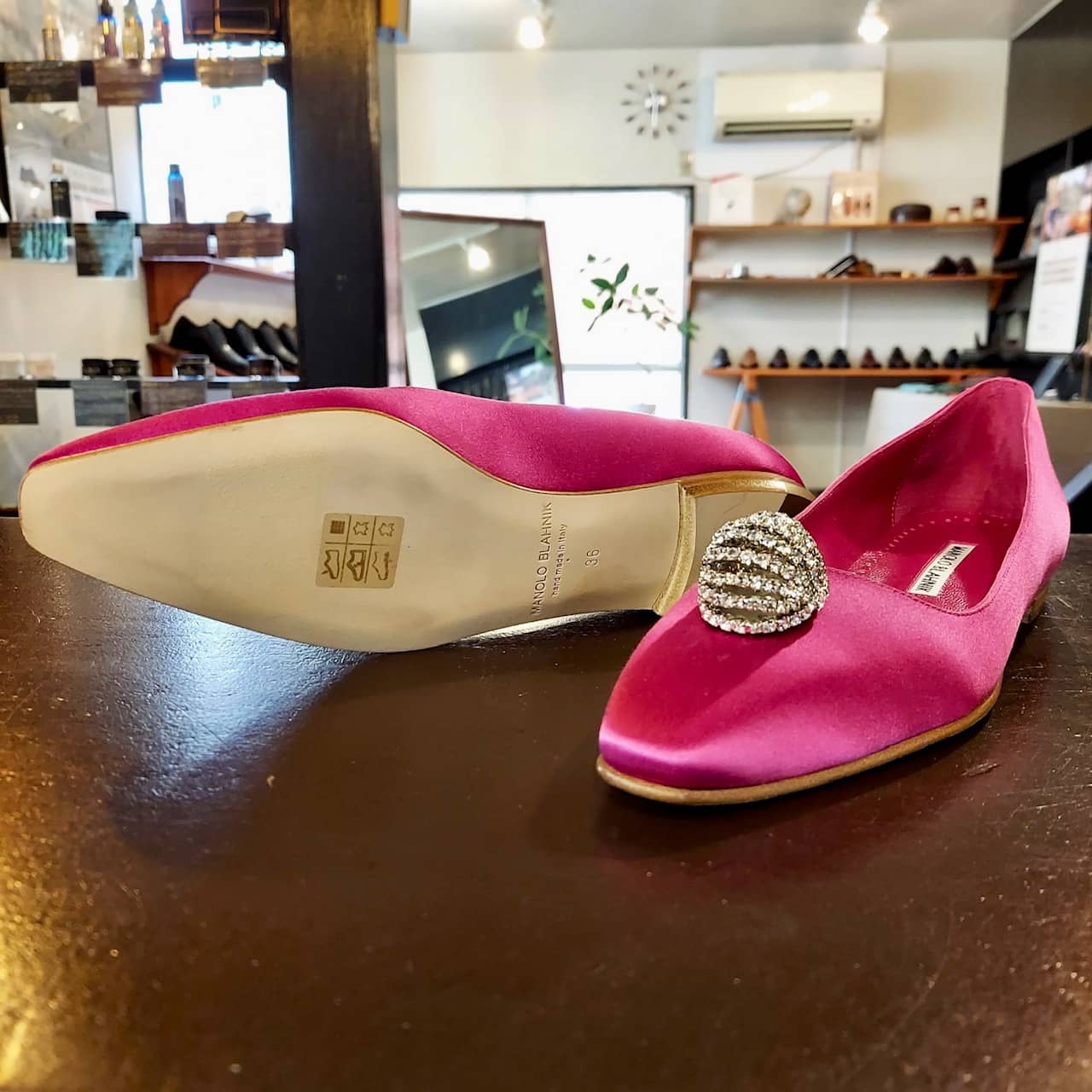 マノロブラニク新品サンダル36ハーフ マノロブラニク ハンギシ 36