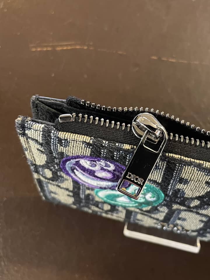 CHRISTIAN DIOR（クリスチャンディオール）フラグメントケース　ファスナー下留め金具取付け | 革小物修理