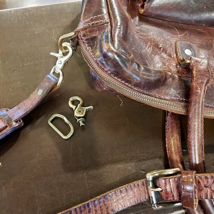 ショルダーバッグ　ナスカン交換 | バッグ修理