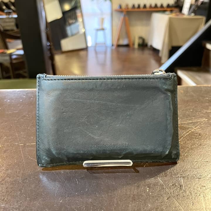 BOTTEGA VENETA（ボッテガヴェネタ）フラグメントケース　クリーニング＆染め直し | 革小物修理