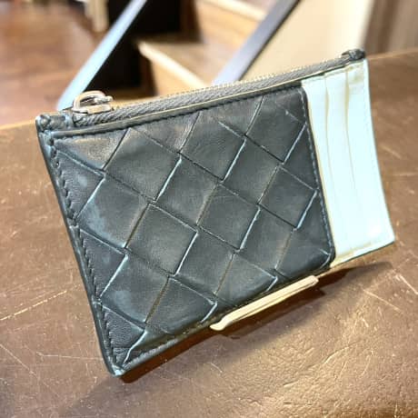 BOTTEGA VENETA（ボッテガヴェネタ）フラグメントケース　クリーニング＆染め直し | 革小物修理