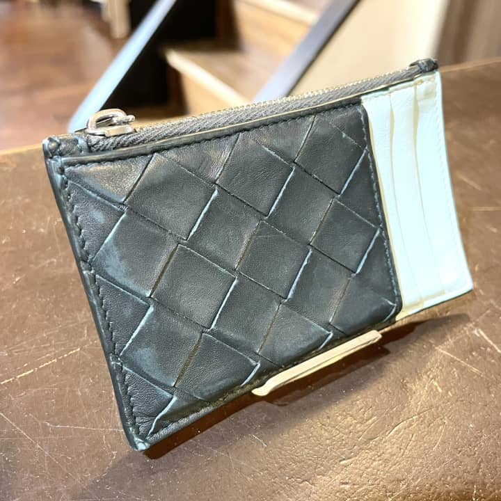 BOTTEGA VENETA（ボッテガヴェネタ）フラグメントケース　クリーニング＆染め直し | 革小物修理