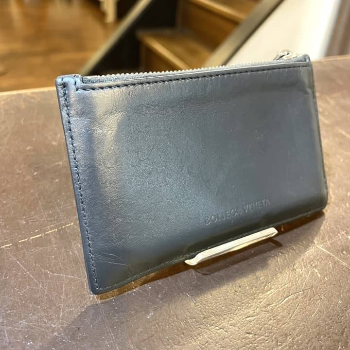 BOTTEGA VENETA（ボッテガヴェネタ）フラグメントケース　クリーニング＆染め直し | 革小物修理