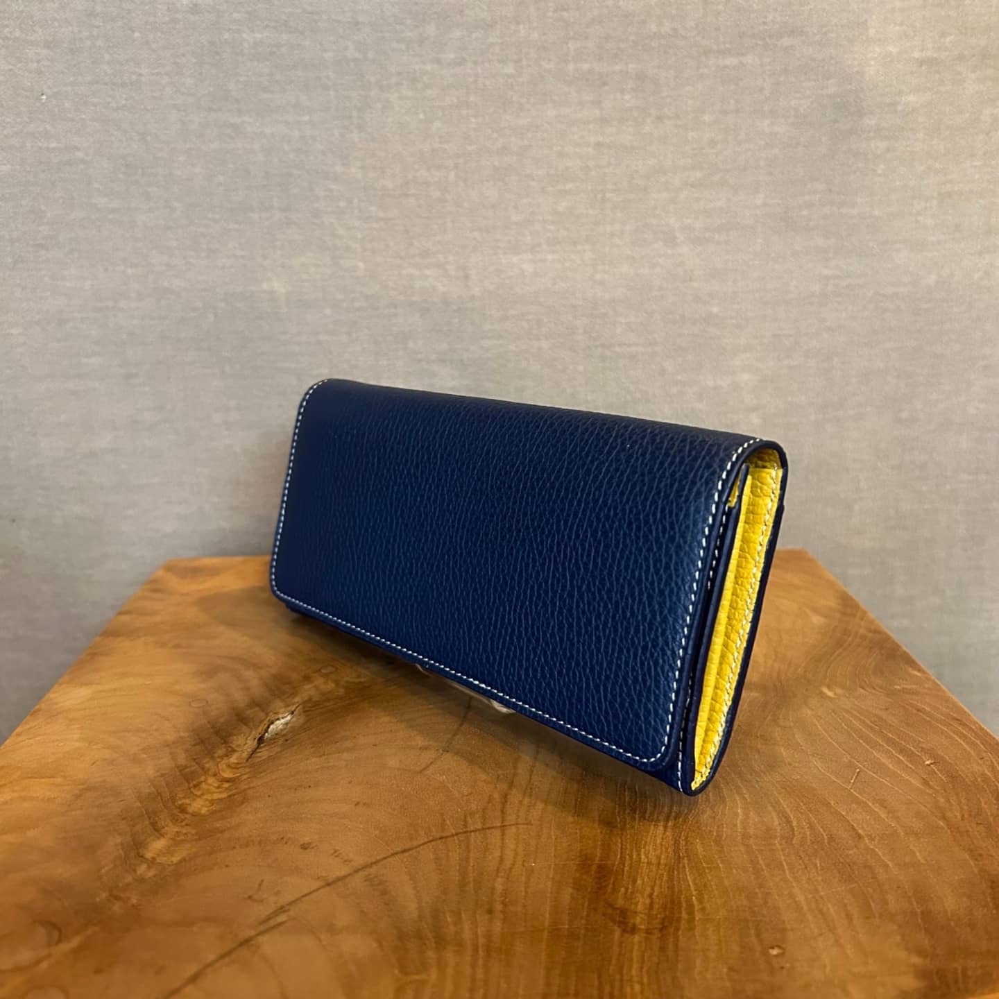 【オーダーメイド革小物】本革 かぶせ長財布（ボタンタイプ） | シューズと揃える革小物