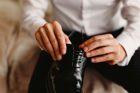 “重い革靴”はもう古い⁉︎おしゃれとマナーを両立する「軽い革靴」の選び方！ | 革靴について