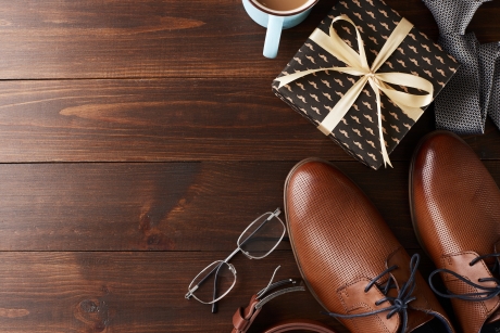 大切な彼の昇進を「足元」から支える｜革靴を昇進祝いにプレゼントするのはアリ？ | 革靴について